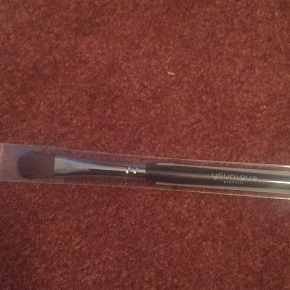 Concealer brush